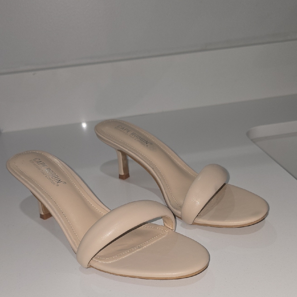 Cape Robbin Cream Heeled Sandals